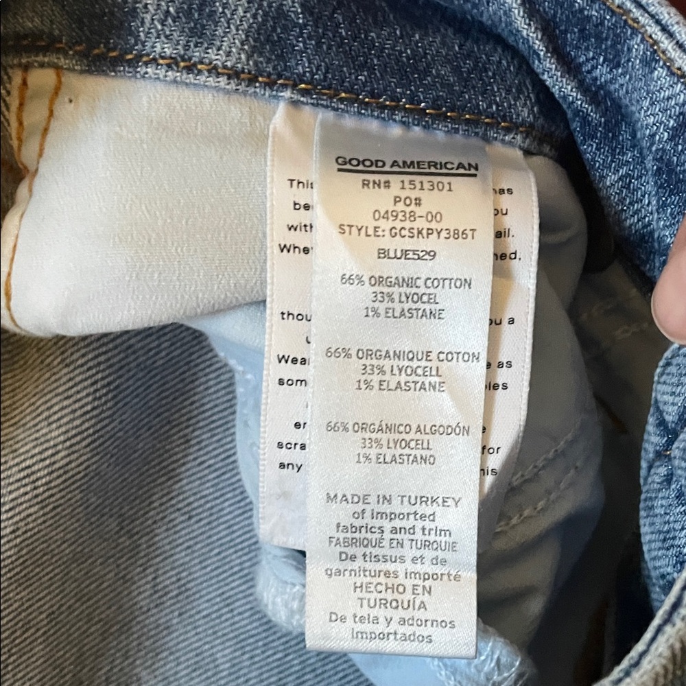 Good American Skinny Jeans in Classic Blue - Picture 3 of 7
